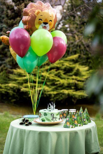 kids-having-fun-jungle-themed-party2